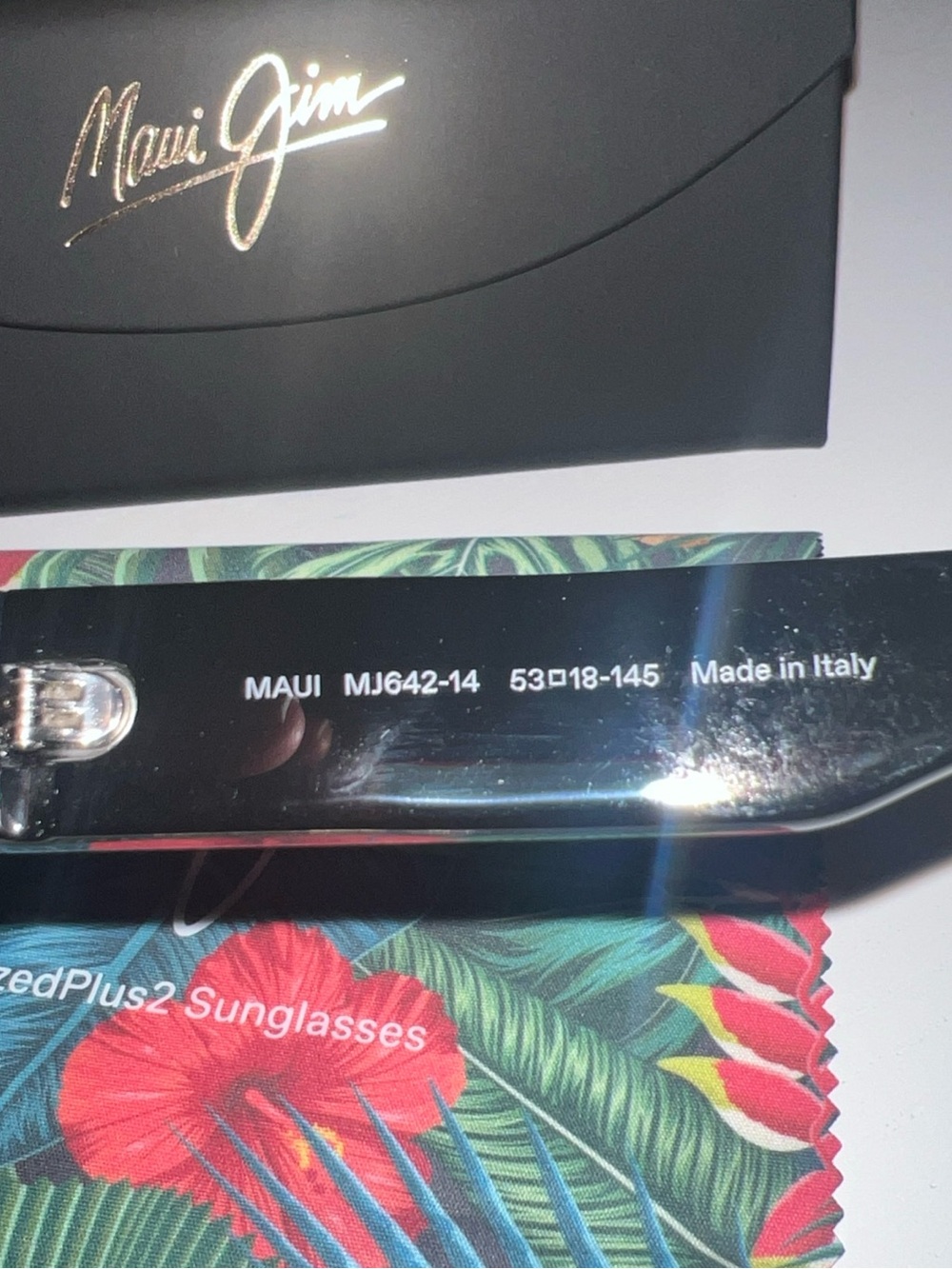 New Maui Jim Kenui Shiny Black Gray Sunglasses MJ0642S-001 / GS642-14 $369 - Picture 4 of 8